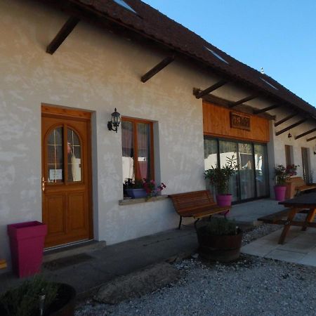 Gite Chez Marcel Et Bea La Chapelle-Saint-Sauveur  Exteriör bild
